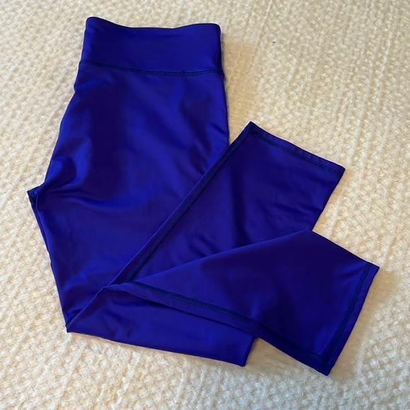 Fabletics Cobalt Blue Capri Leggings/Joggers Size Medium - Picture 1 of 13
